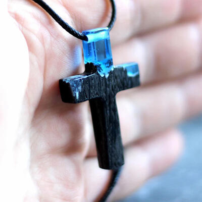 Reslol Contemporary Artistic Resin Cross Necklace