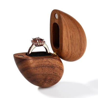 Jeulia Vintage Wooden Heart Shape Magnet Ring Box