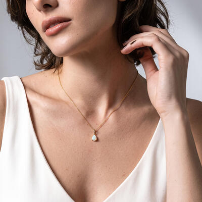 "Un Pequeño Para Siempre" Collar con Colgante de Ópalo Corte Pera