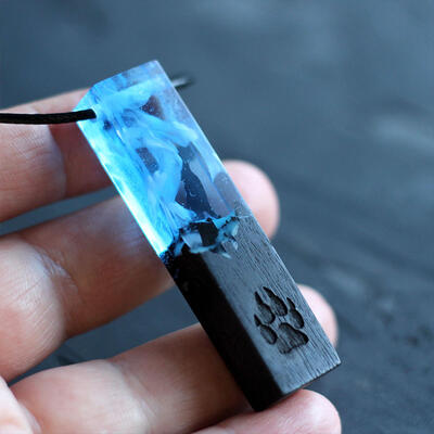 Reslol Stunning Wolf - Embellished Resin Necklace for Wolf Lovers