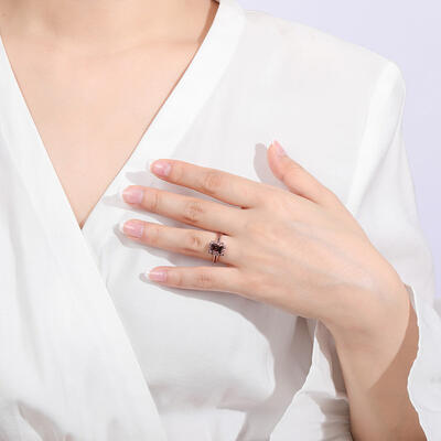 "Charming Light" Radiant Cut Halo Engagement Ring