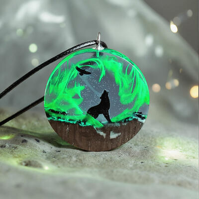 Reslol Mysterious Wolf & Aurora-Inspired Eco-Friendly Resin Necklace