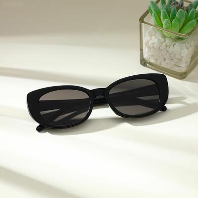 Piper Lunettes de soleil Rectangulaires Noires