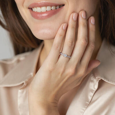 "My Pretty" 0.3ct Round Cut Side Stone Engagement Ring