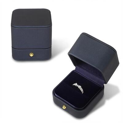 Jeulia Gorgeous Dark Blue Square Proposal Ring Box