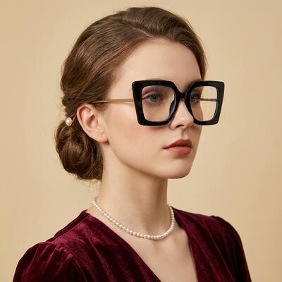 Leah Black Square Glasses