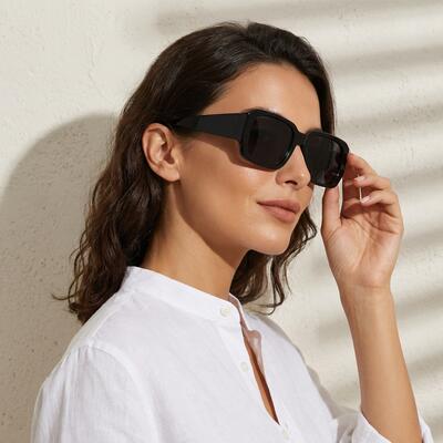 James Lunettes de soleil Carrées Noires