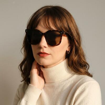 Penelope Lunettes de soleil Carrées Écaille