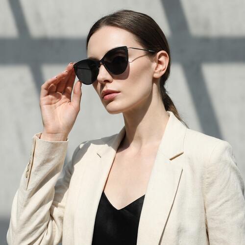 Augus Schwarze Cat Eye Sonnenbrille