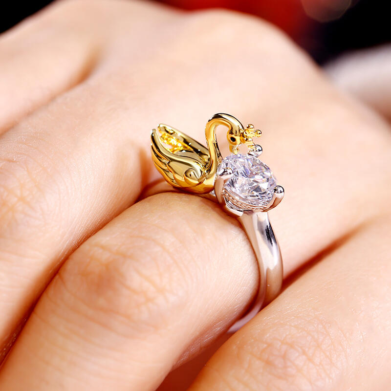 Jeulia Hug Me Anillo de plata de ley con corte redondo y diseño de cisne