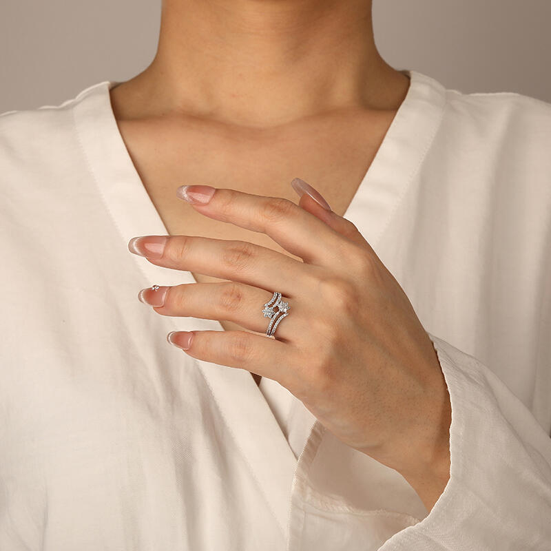 "Swaying Flower" Classic Wedding Ring