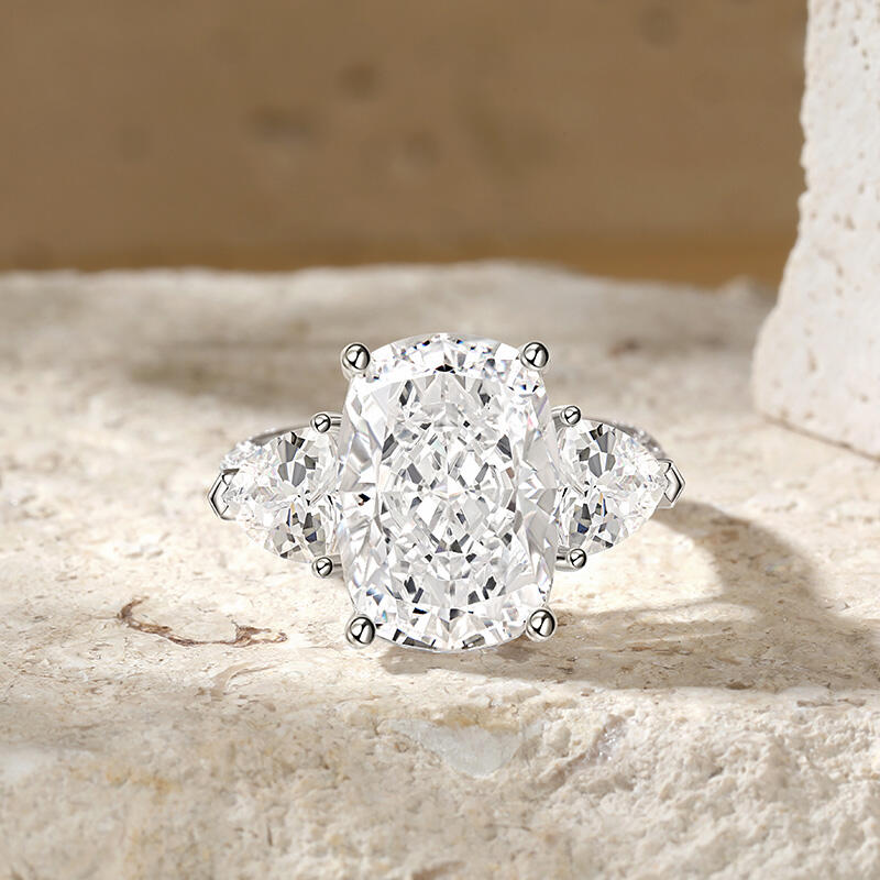 Jeulia Anillo de Plata de Ley con Tres Piedras de Forma Oblonga Gruesa