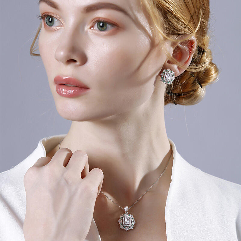Jeulia Cinderella Pendant Necklace
