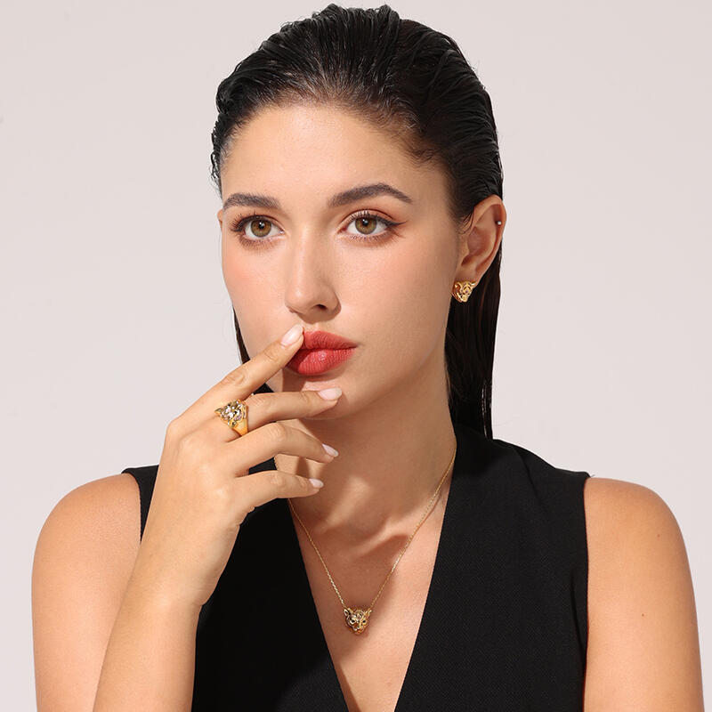 Jeulia "King of the Jungle" Tiger Sterling Silver Necklace