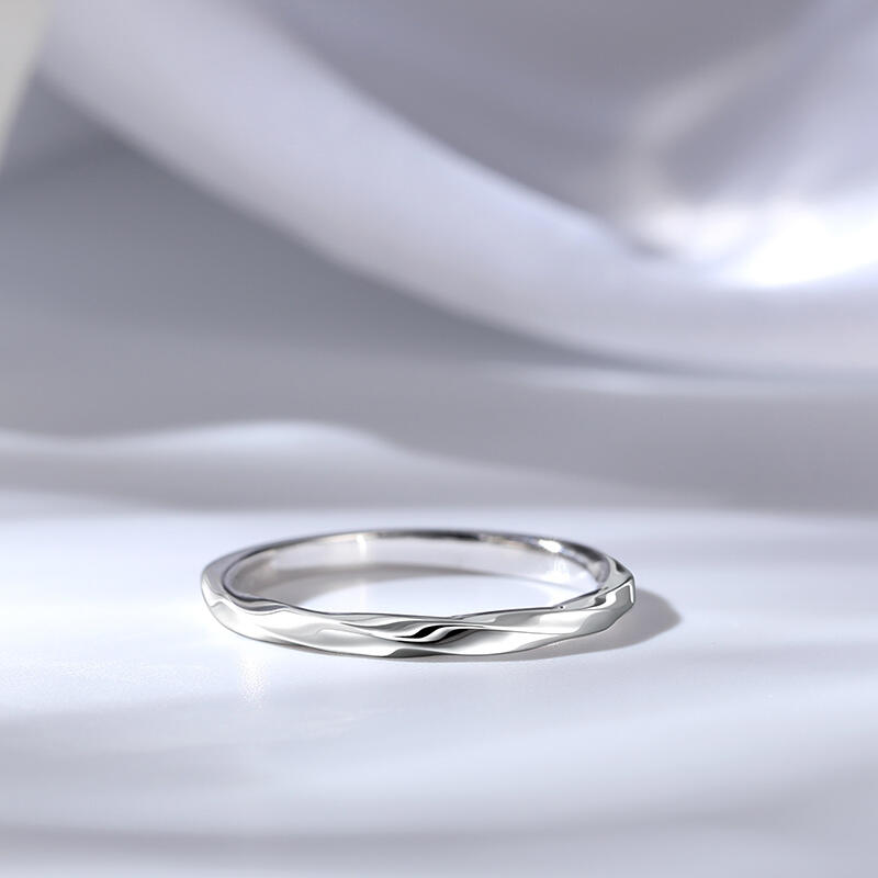 Jeulia Anillo torcido de compromiso de plata de ley para hombre