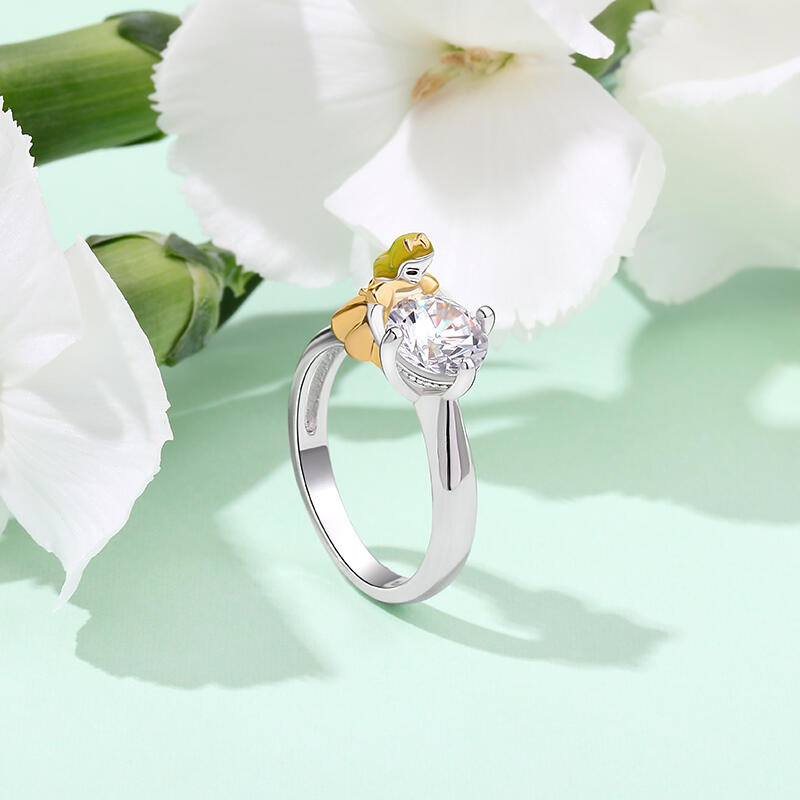 Jeulia Hug Me Anillo con pequeña princesa de plata de ley de corte redondo