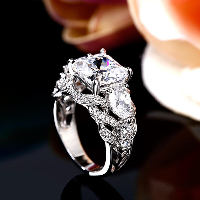 Jeulia Vintage Three Stone Princess Cut Sterling Silver Ring