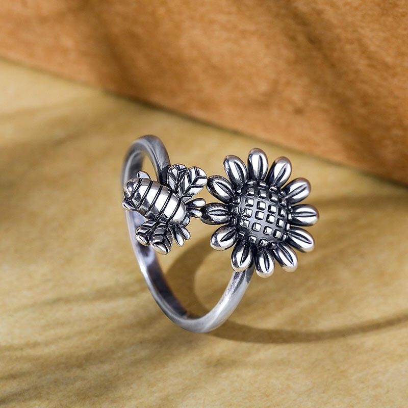 Jeulia "Sunflower and Bee" Sterling Silver Ring