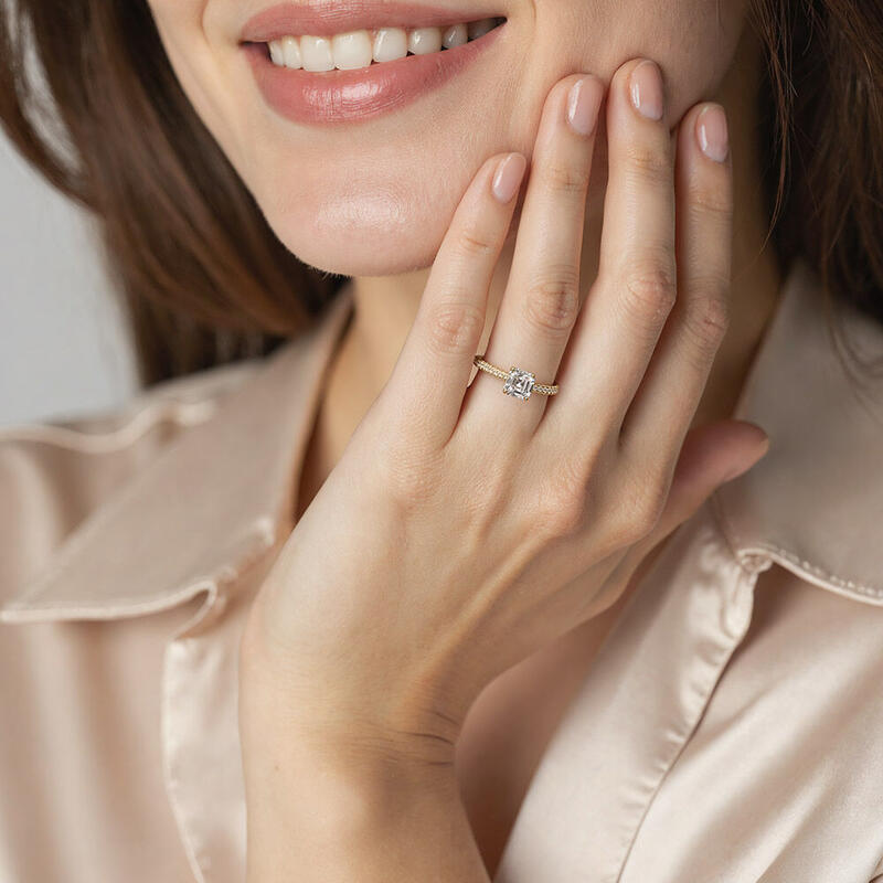 "Meine Königin" 1 Karat Asscher-Schliff Seitenstein-Verlobungsring