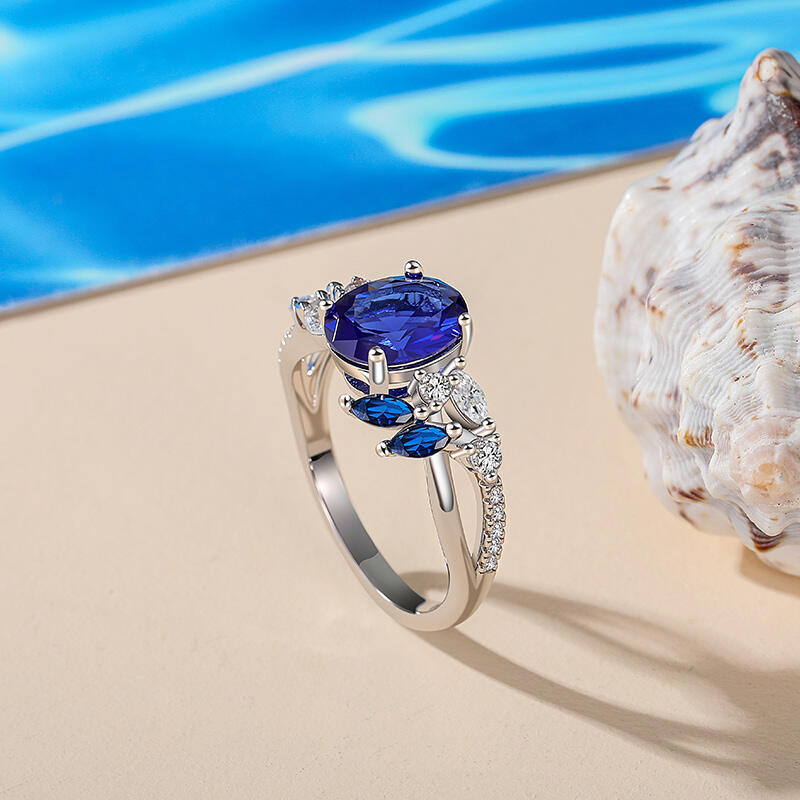 Jeulia Anillo Ovalado Torcido Personalizado con Piedras Laterales