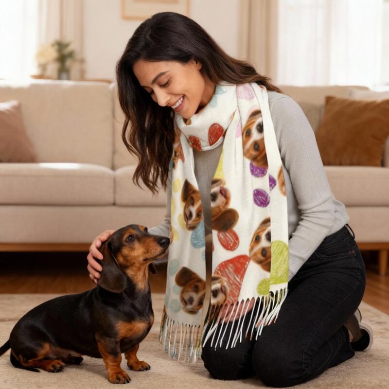 Anpassade halsdukar med söta tassavtryck och husdjursfoton är en fantastisk födelsedagspresent till husdjursägare