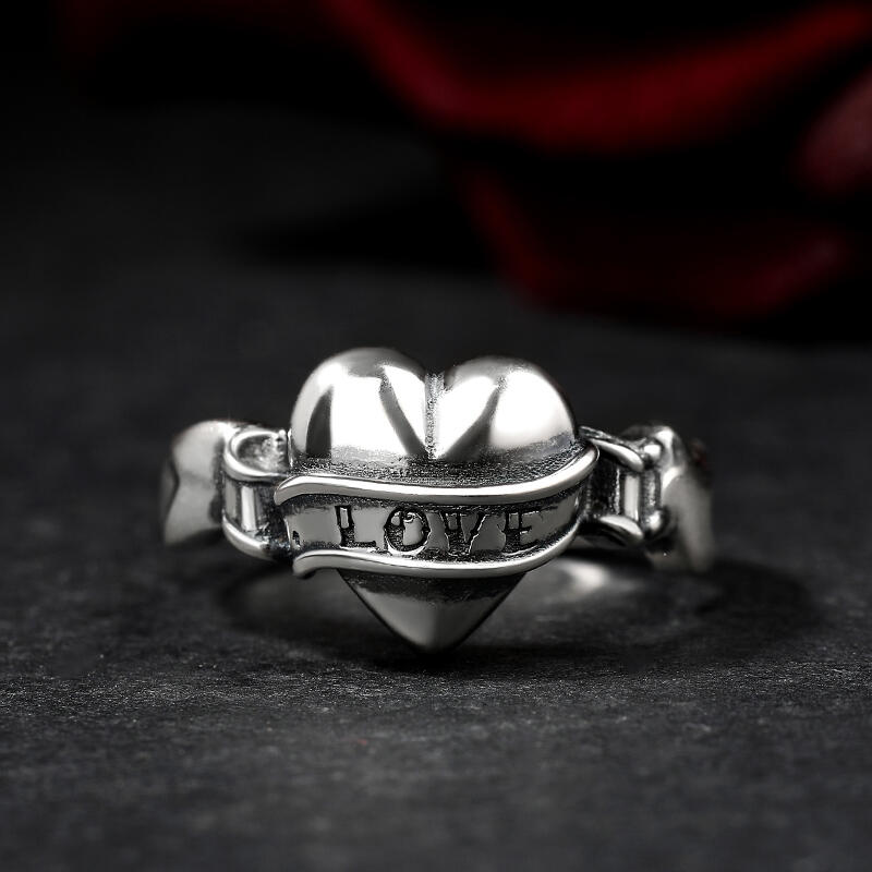 Jeulia Anillo de plata de ley con diseño de corazón con amor esculpido