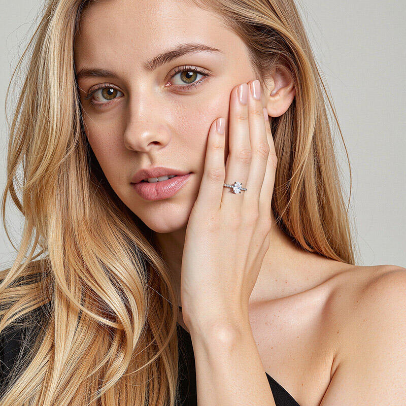 "Niemals Getrennt" Verlobungsring 0,5 ct Ovalschliff mit Seitensteinen