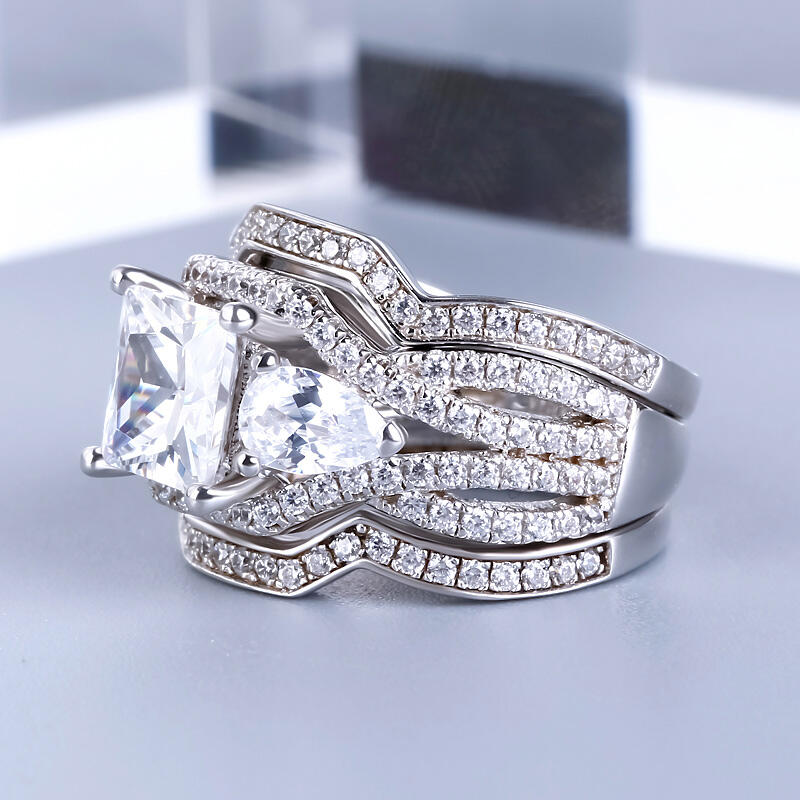 Jeulia Three Stone Princess Cut Sterling Silver Ring Set