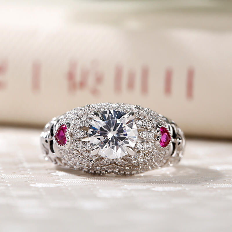 Jeulia Vintage Round Cut Heart Sterling Silver Skull Ring