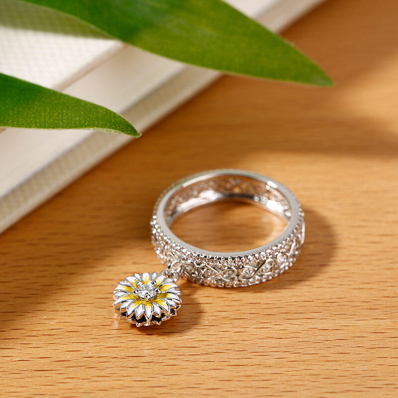 Jeulia "Margarita" Anillo de plata de ley con corte redondo torcido