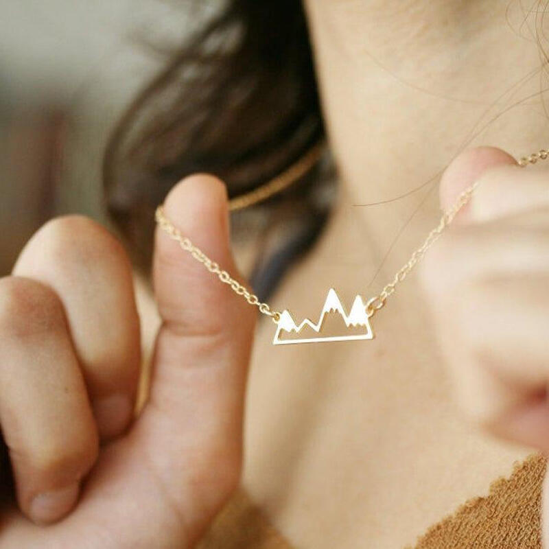 Jeulia "Ser Aventureras" Collar de Plata de Ley con Montaña