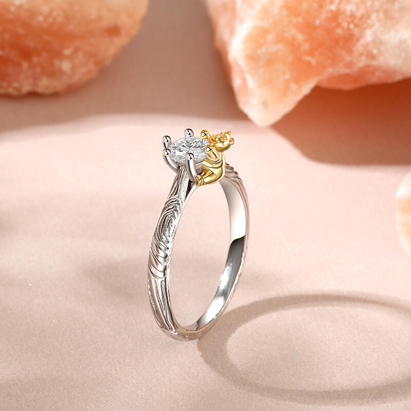 Jeulia Hug Me Anillo de Plata Esterlina Grano de Madera de Oso de Dibujos Animados de Corte Redondo