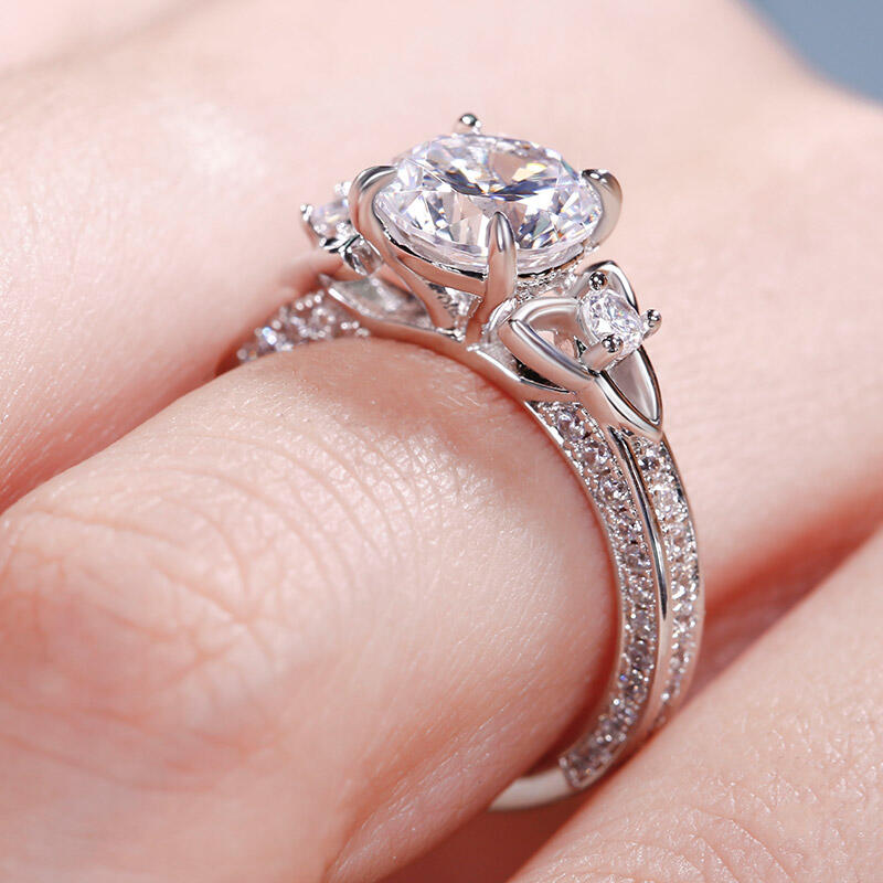 Jeulia Celtic-style Knot Round Cut Sterling Silver Ring