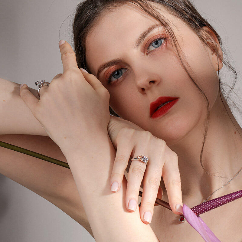 Jeulia Hug Me "Baby Fox" Round Cut Sterling Silver Ring