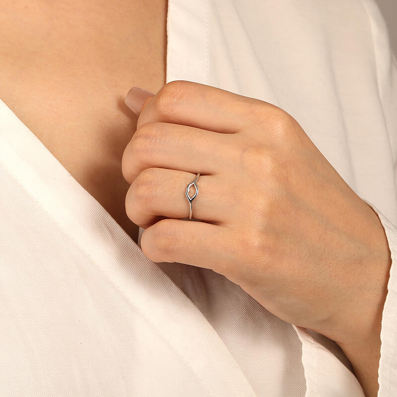 "Sweet Kiss" Classic Wedding Ring