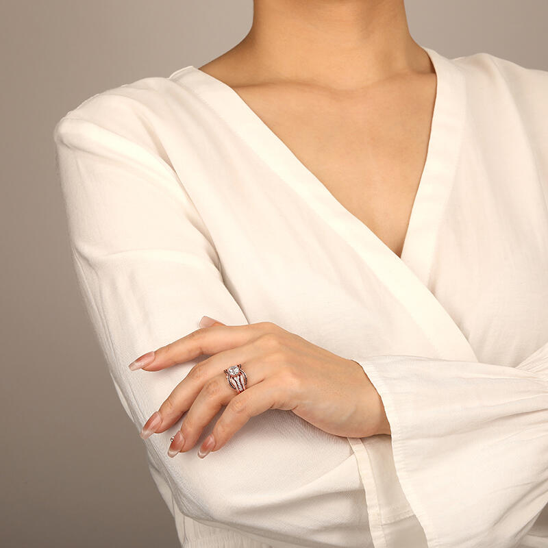 "Intertwined Fate" Kissen-Schliff Brautset