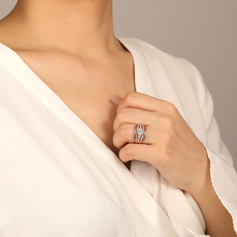 "Intertwined Fate" Kissen-Schliff Brautset