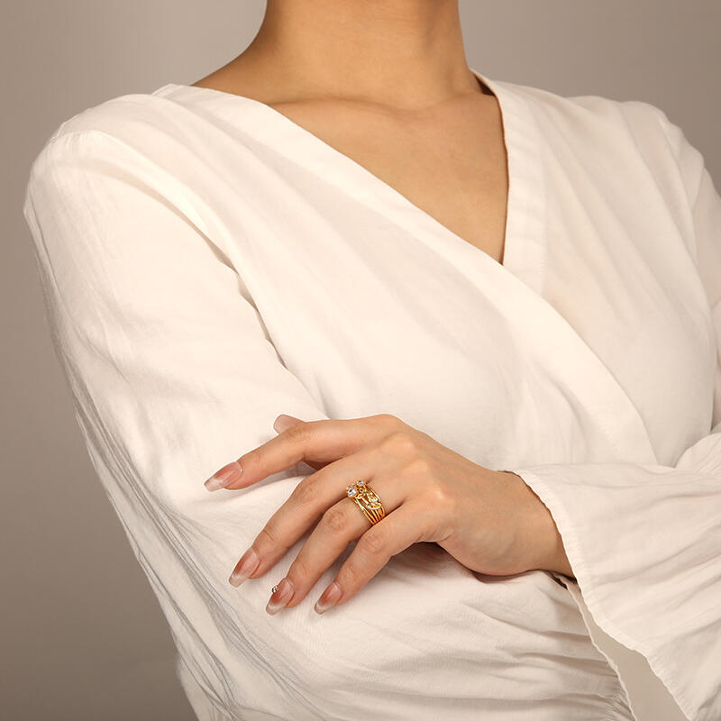 "Lingering Love" Round Cut Ring