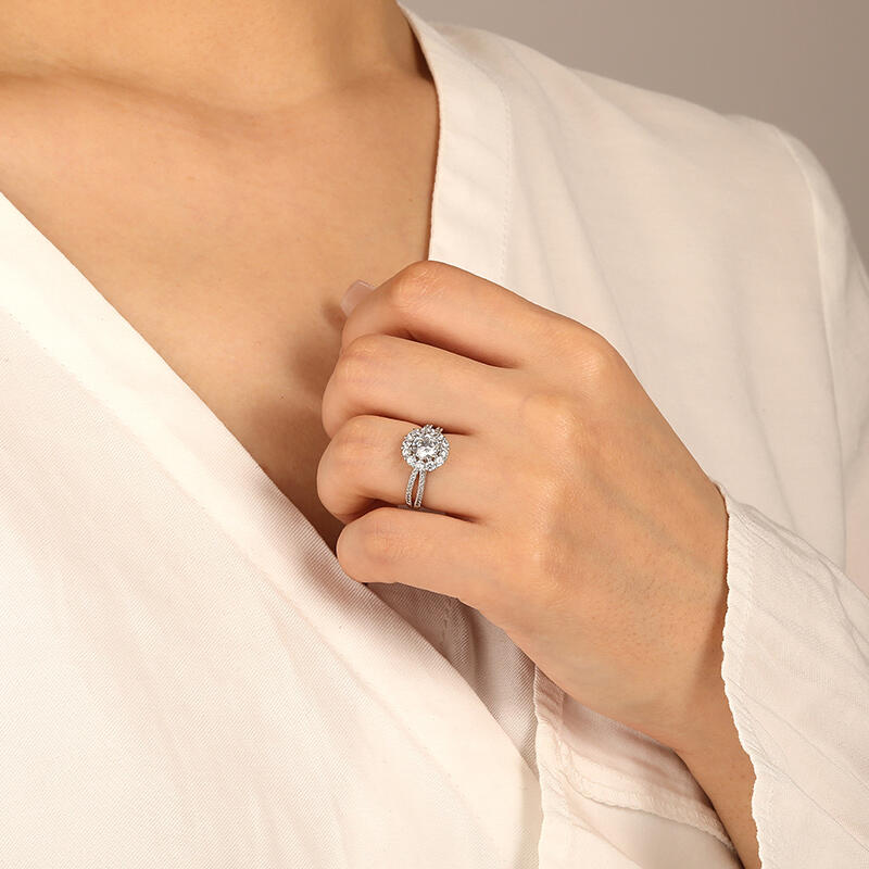 "Flower Shadow" Round Cut Halo Engagement Ring