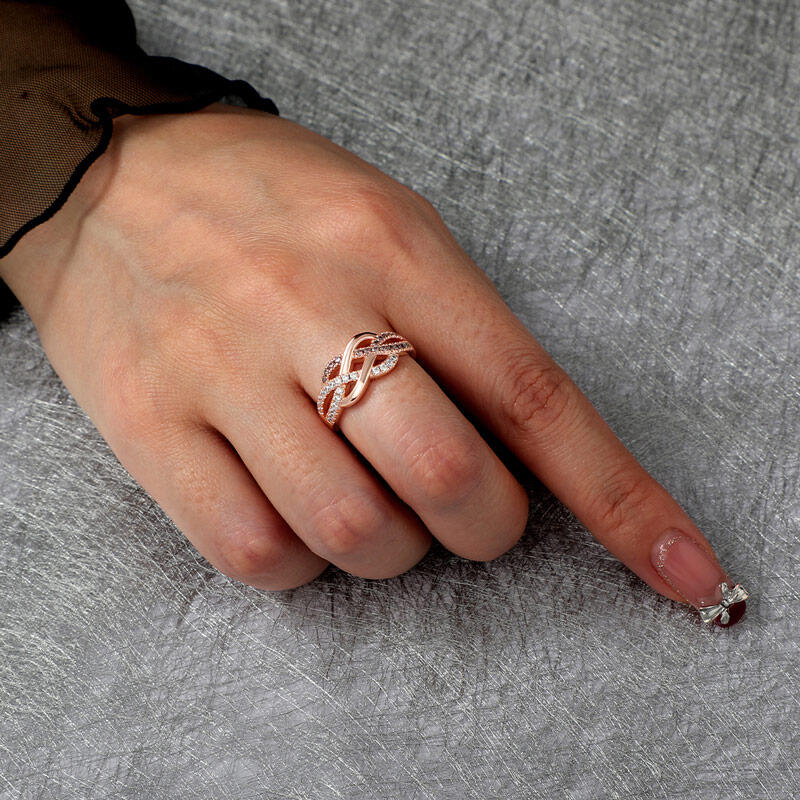 Jeulia Entrelazado Corte Redondo Plata Esterlina Anillo para Mujer