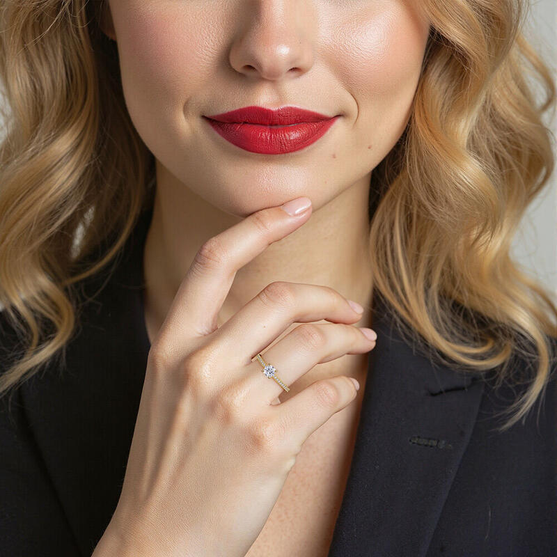 "Du Machst Meinen Tag" Verlobungsring 0,5 ct Kissenschliff mit Seitensteinen