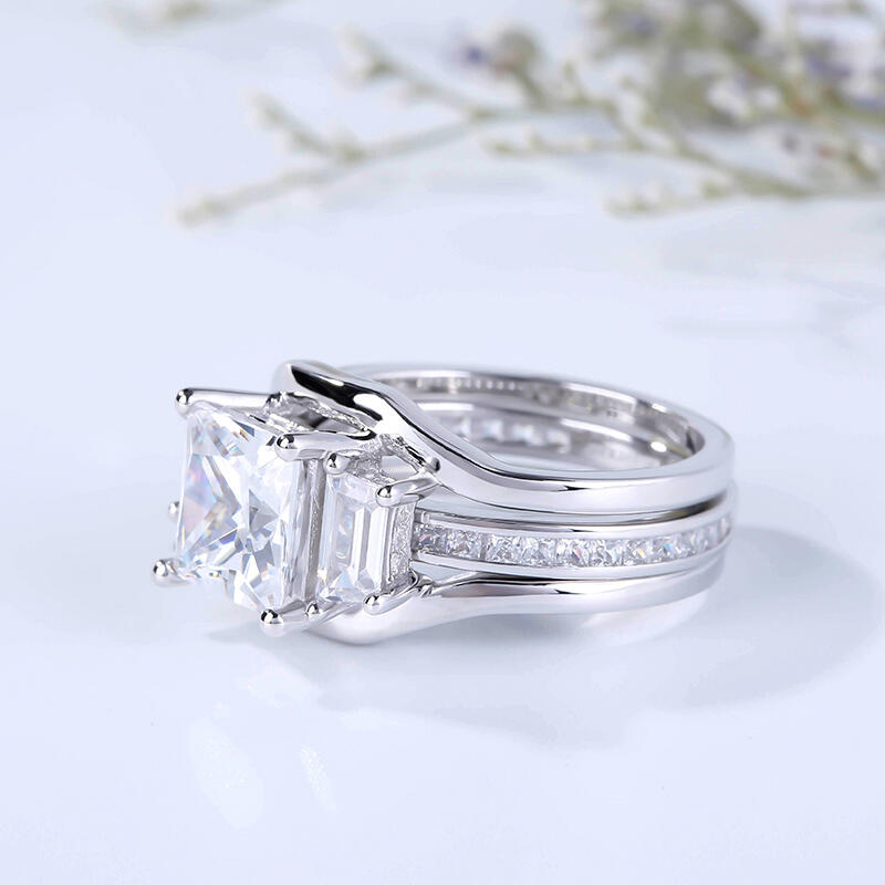 Jeulia Three Stone Princess Cut Sterling Silver Ring Set