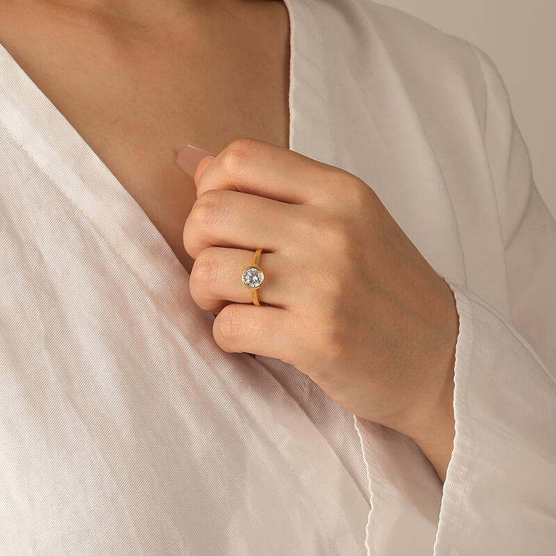 "Dream To Me" Round Cut Solitaire Engagement Ring