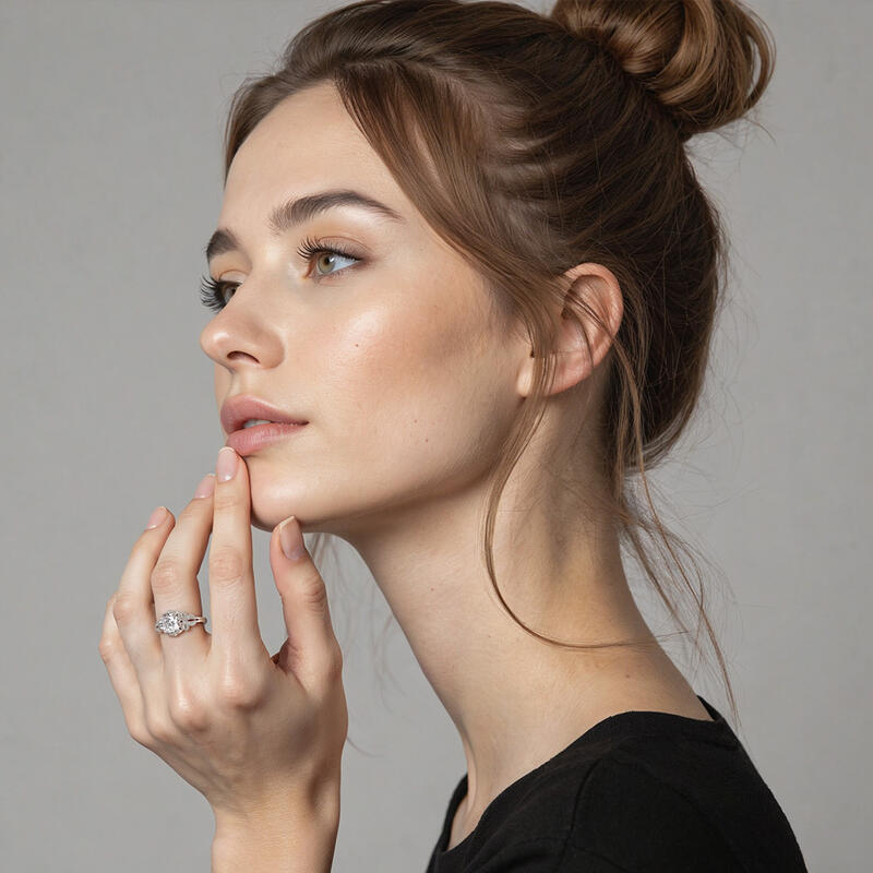 "Kein Abschied mehr" Rundschliff Verlobungsring mit Seitensteinen