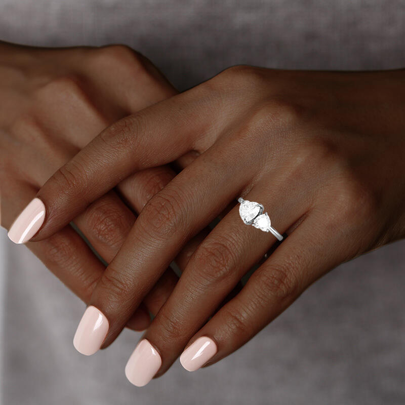 "Sweethearts" Toi-et-Moi Verlobungsring mit asymmetrischem Herz-Schliff