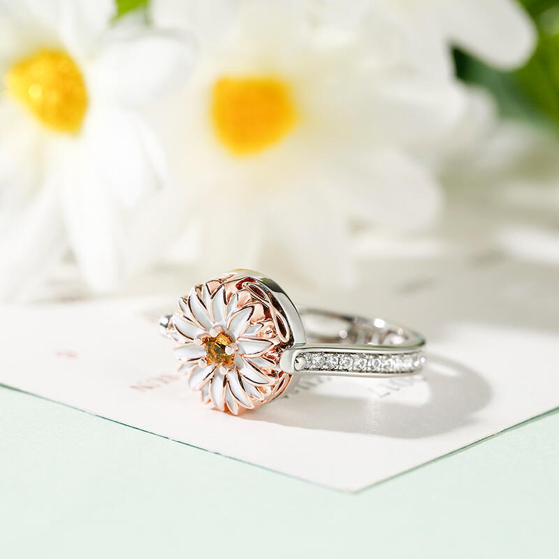 Jeulia "Blooming Daisy" Sterling Silver Personalized Photo Ring (With A Free Chain)
