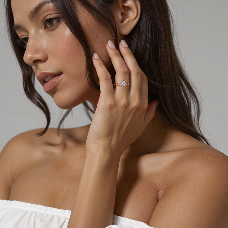 "Ehrenwort" Verlobungsring 0,8 ct Birnenschliff mit Seitensteinen