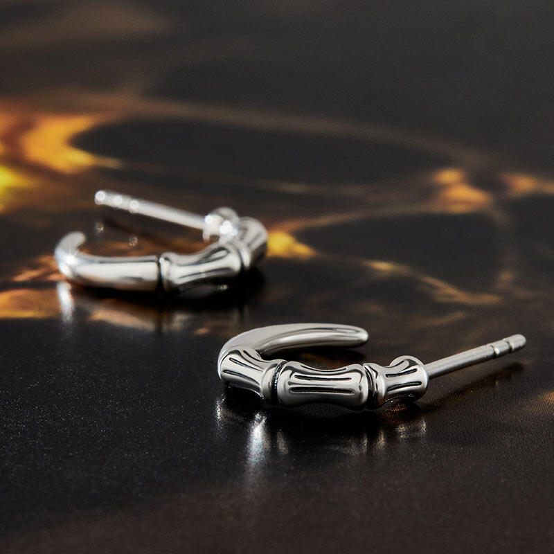 Jeulia "Punk Claw Horn" Sterling Silver Earrings