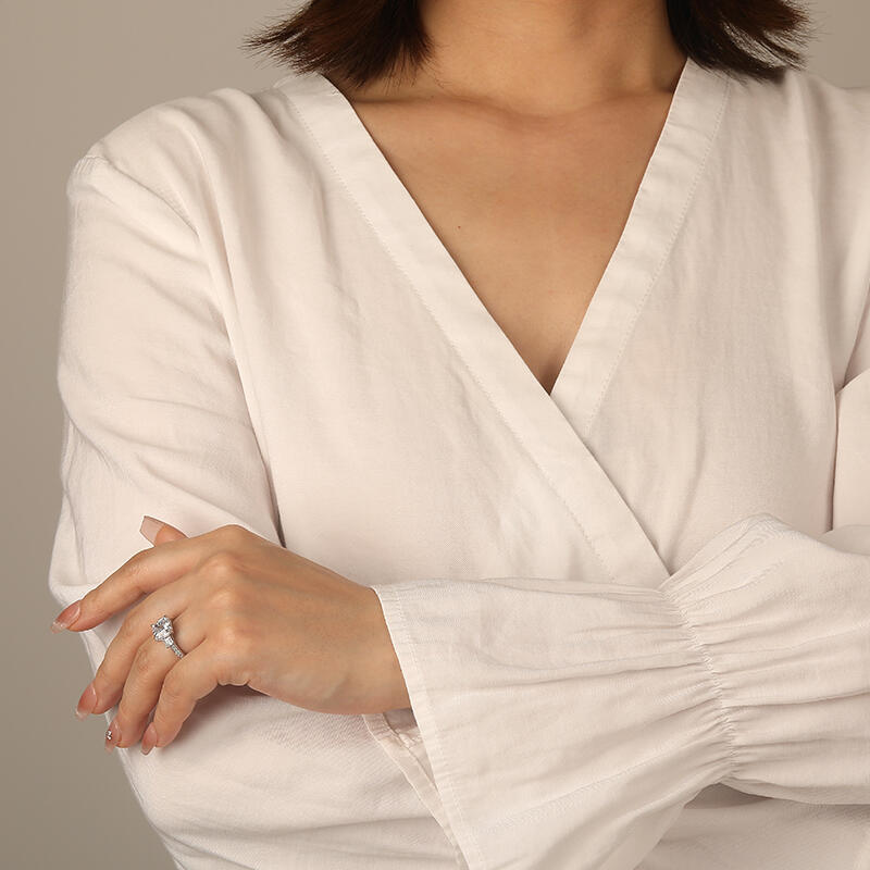 "Du Bist Mein Engel" 2.5 Karat Asscher-Schliff Drei-Stein-Verlobungsring