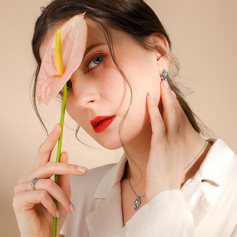 جوليا قلادة قطع دائري من الفضة الإسترليني "ليلة النجوم"